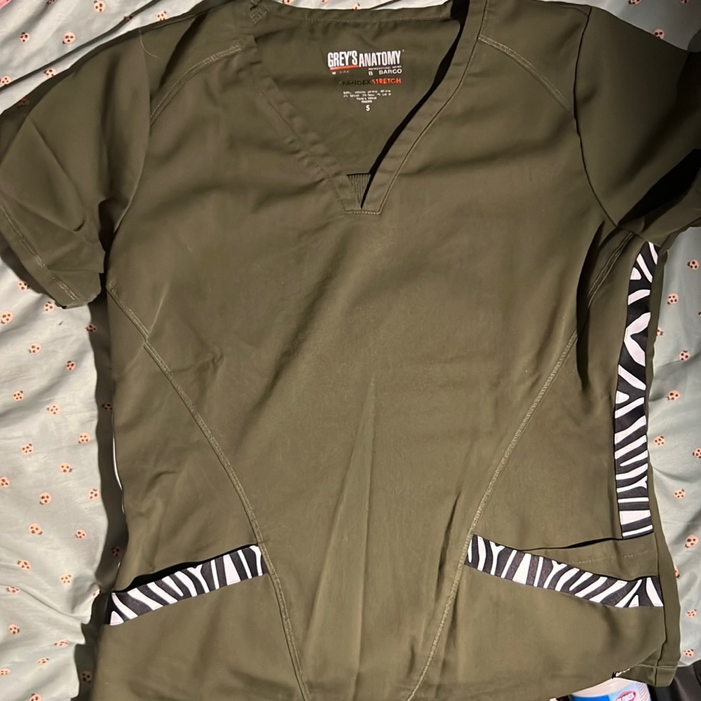 Small scrub top (1 of 2)